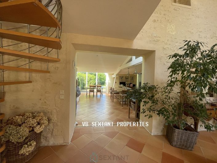 Image No.5-Propriété de 6 chambres à vendre à Latresne