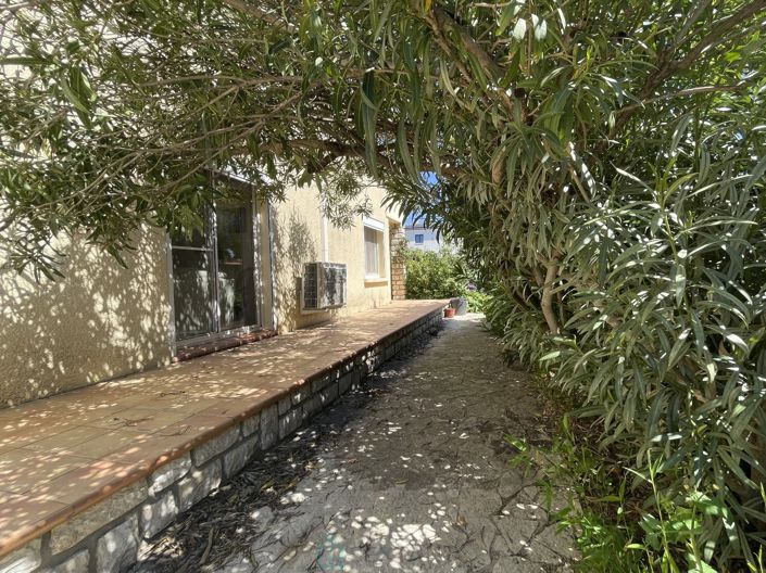 Image No.3-Propriété de 5 chambres à vendre à Istres