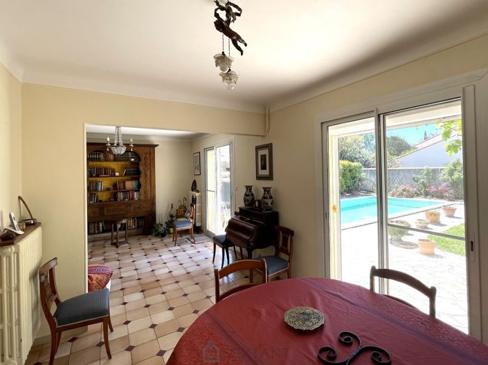 Image No.6-Propriété de 5 chambres à vendre à Istres