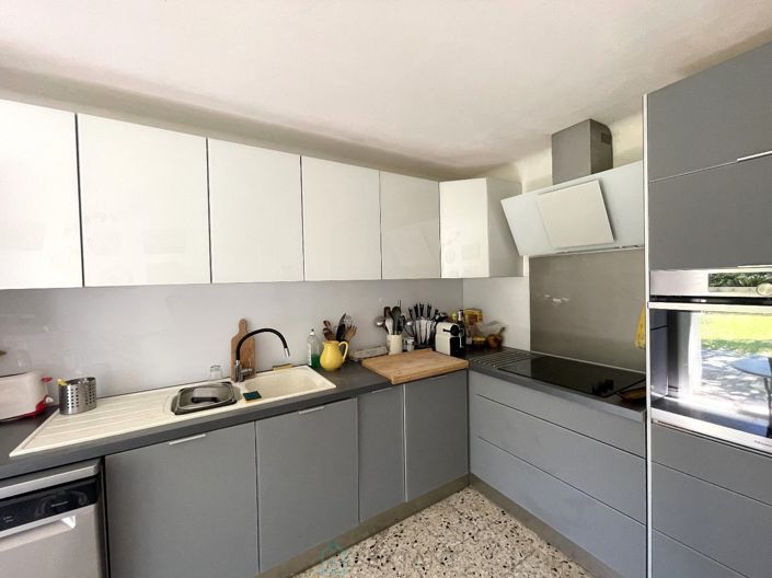 Image No.8-Propriété de 5 chambres à vendre à Istres