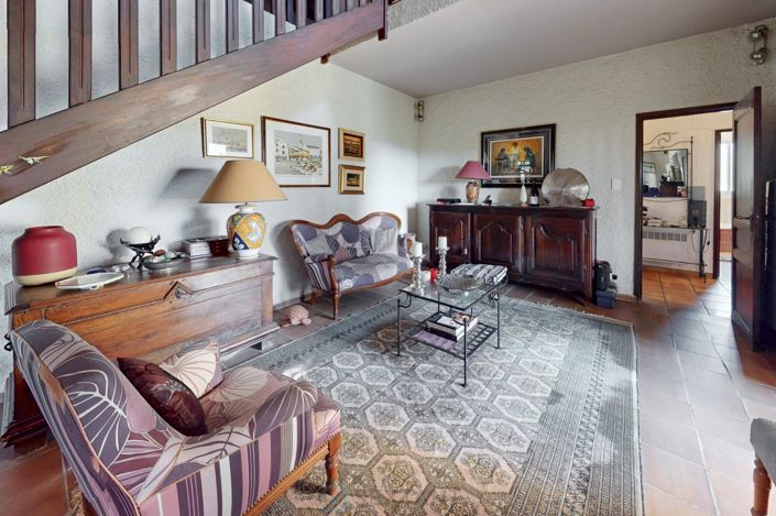 Image No.12-5 Bed Property for sale