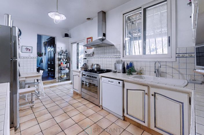 Image No.15-5 Bed Property for sale