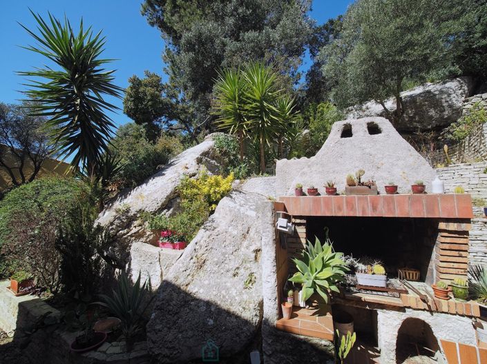 Image No.17-5 Bed Property for sale