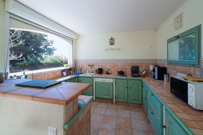 Image No.24-5 Bed Property for sale