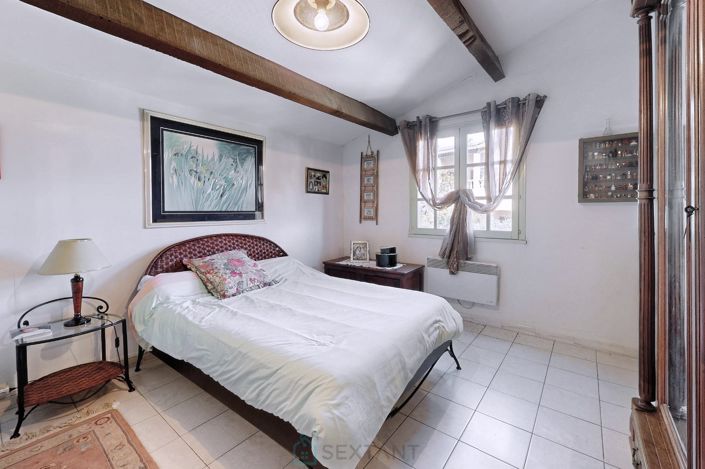 Image No.26-5 Bed Property for sale