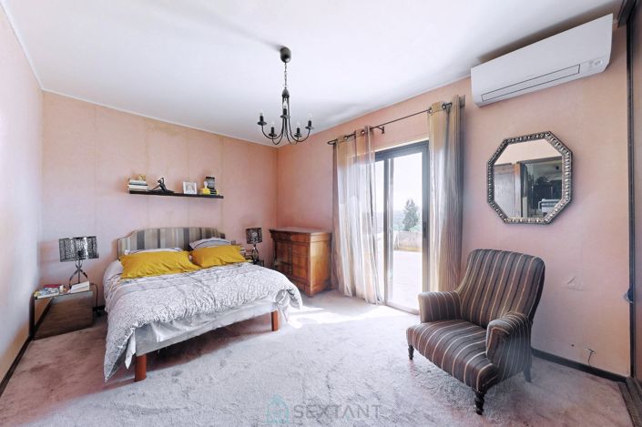 Image No.30-5 Bed Property for sale