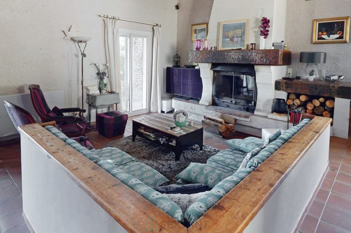 Image No.9-5 Bed Property for sale