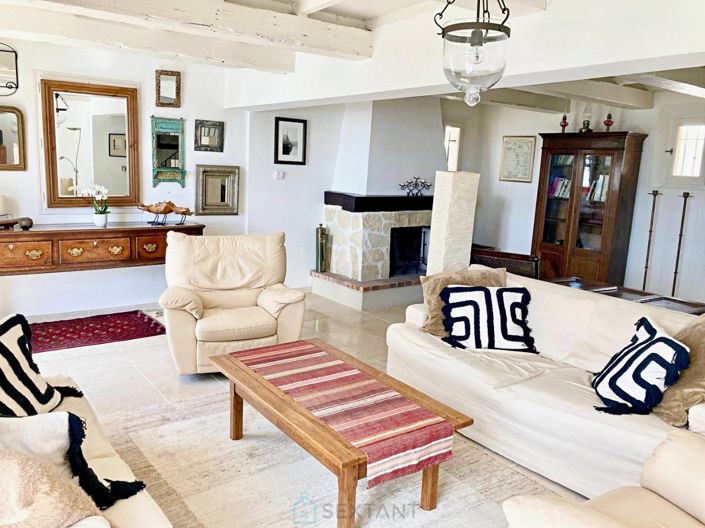 Image No.8-3 Bed Property for sale