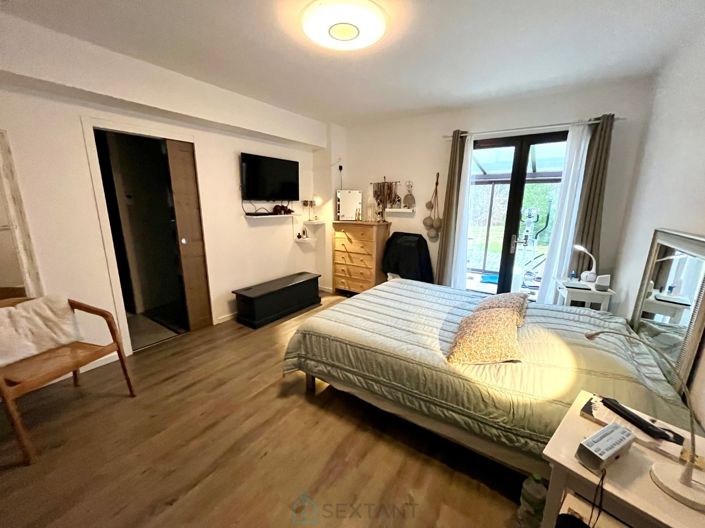 Image No.11-15 Bed Property for sale