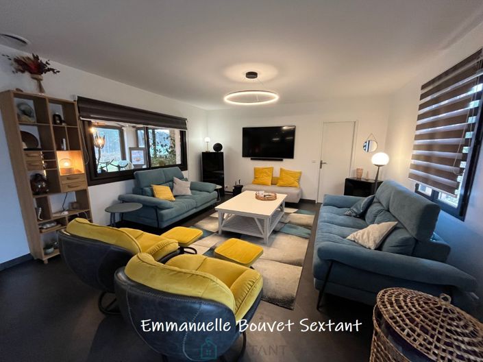 Image No.2-15 Bed Property for sale