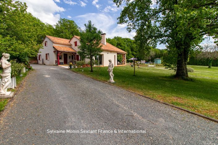 Image No.2-4 Bed Villa for sale