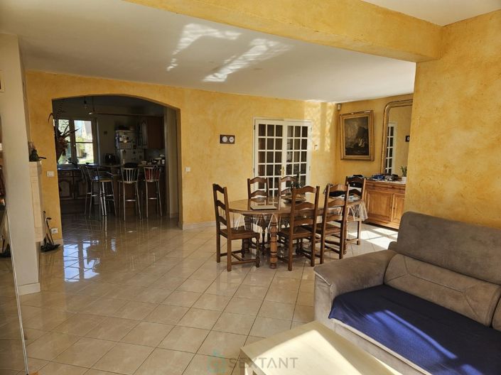 Image No.6-6 Bed House for sale