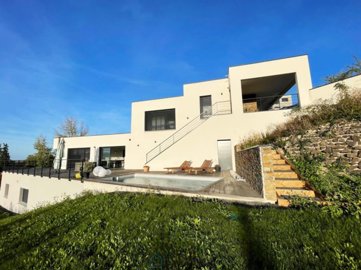 1 - Dallet, Property