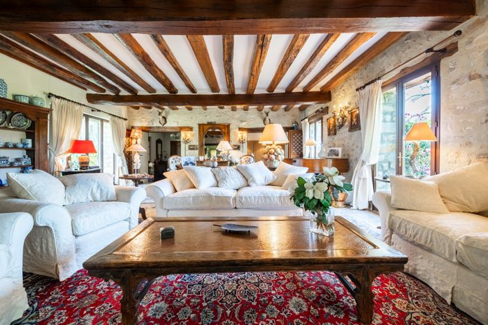 Image No.10-5 Bed Property for sale