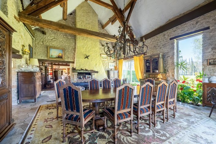 Image No.11-5 Bed Property for sale