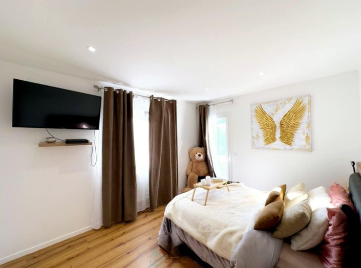 Image No.8-3 Bed Villa for sale