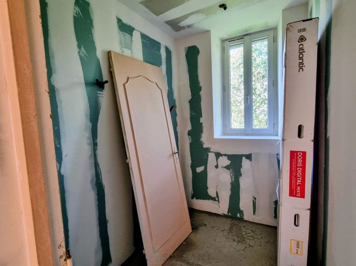 Image No.16-6 Bed Property for sale