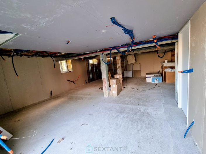 Image No.18-6 Bed Property for sale