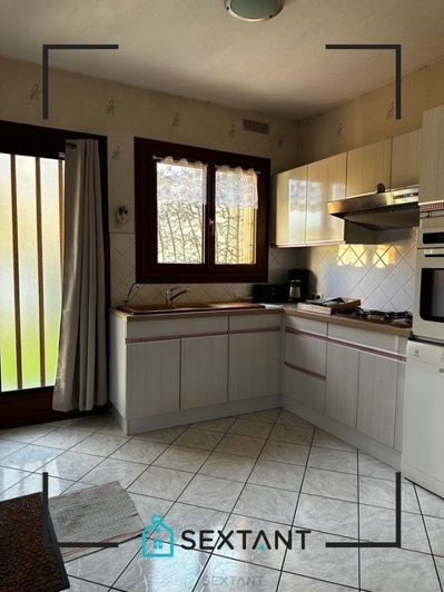 Image No.4-4 Bed Property for sale