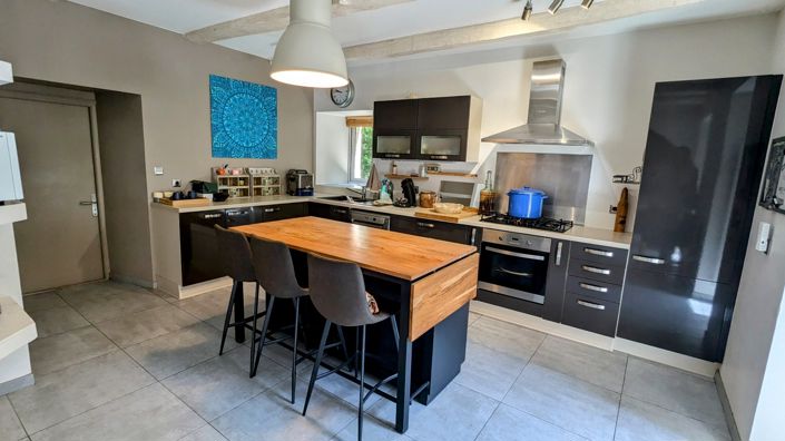 Image No.5-3 Bed Property for sale