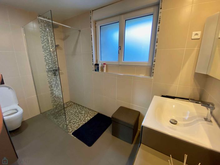 Image No.7-5 Bed House for sale