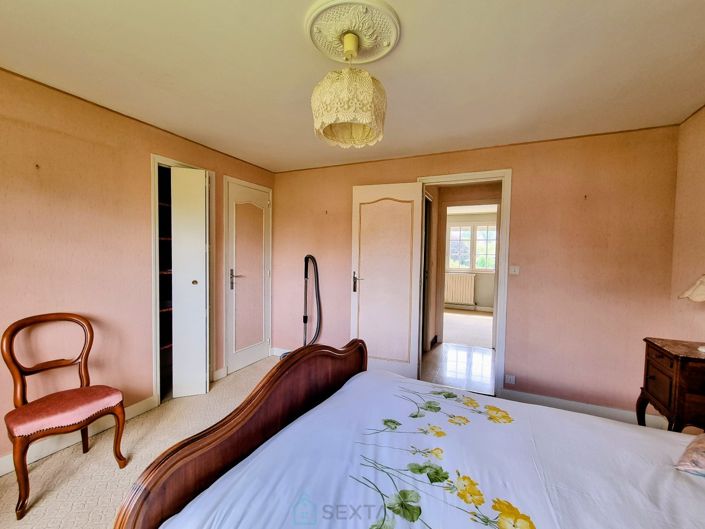 Image No.10-5 Bed Property for sale