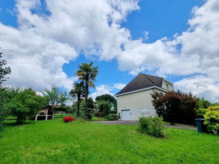 Image No.2-5 Bed Property for sale