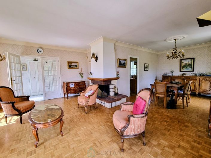 Image No.5-5 Bed Property for sale