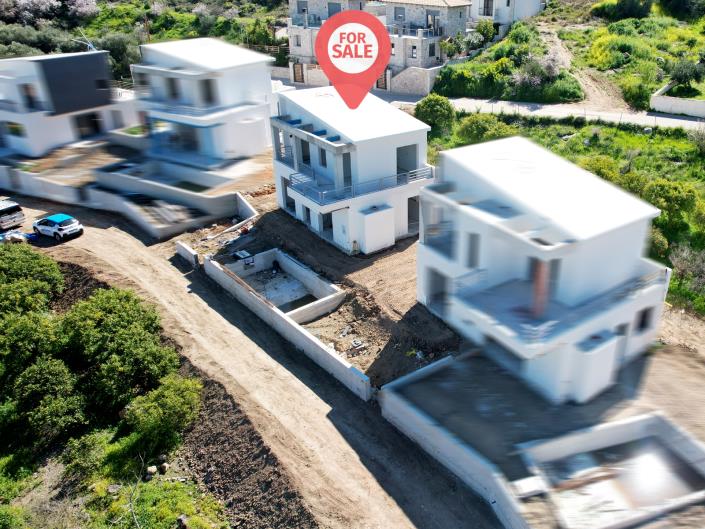 Image No.10-3 Bed House for sale