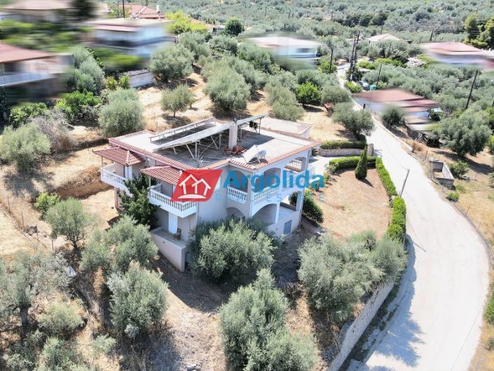 Image No.2-Maison de 5 chambres à vendre à Corinthia