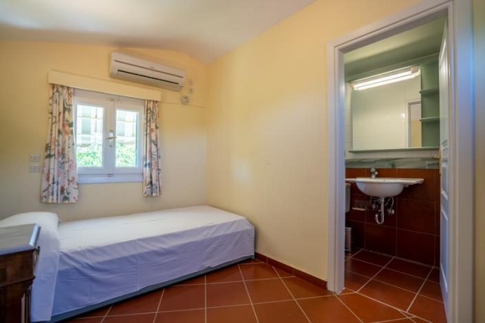 Image No.21-4 Bed House for sale