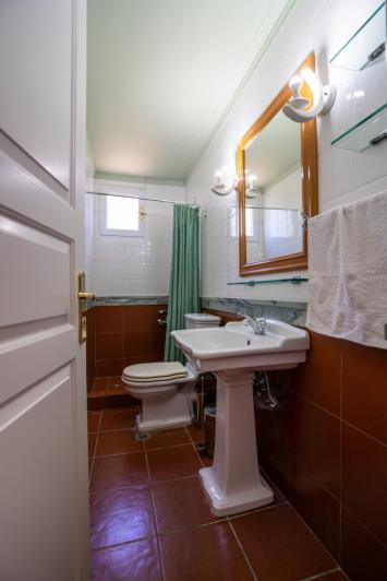 Image No.17-4 Bed House for sale