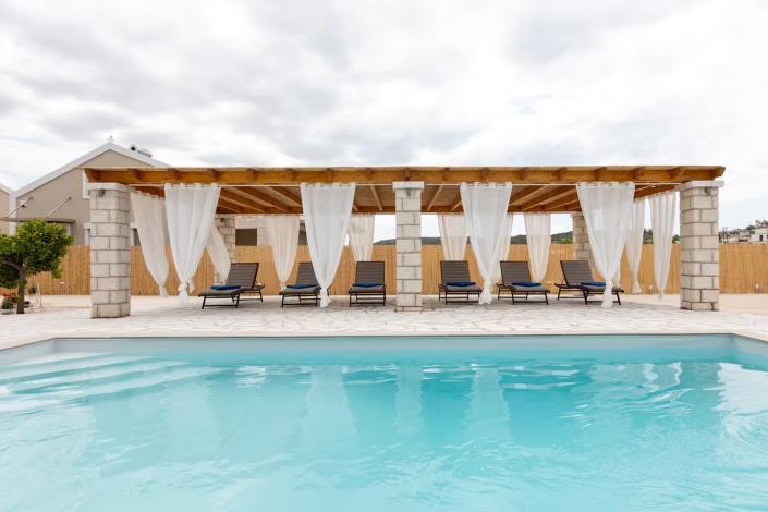 Image No.2-4 Bed Villa for sale