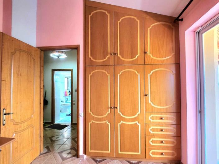 Image No.20-6 Bed House for sale