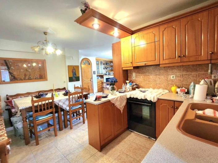 Image No.9-6 Bed House for sale