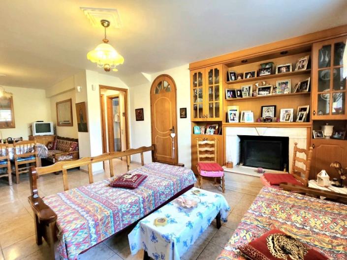 Image No.8-6 Bed House for sale