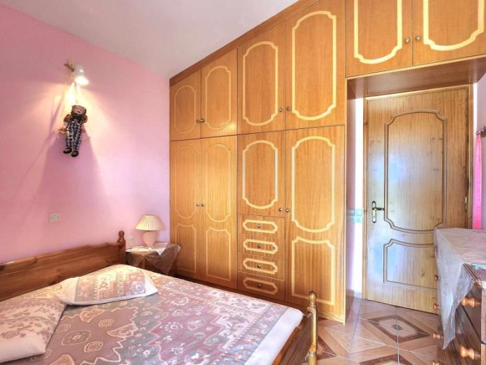 Image No.21-6 Bed House for sale