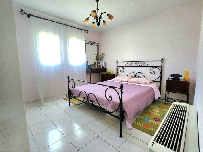 Image No.21-4 Bed House for sale