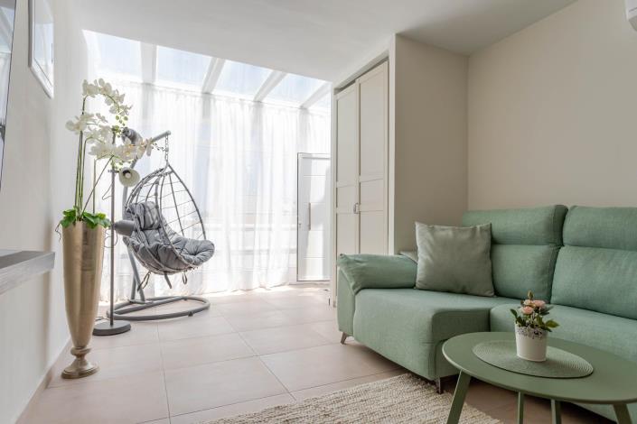 Image No.9-2 Bed Townhouse for sale