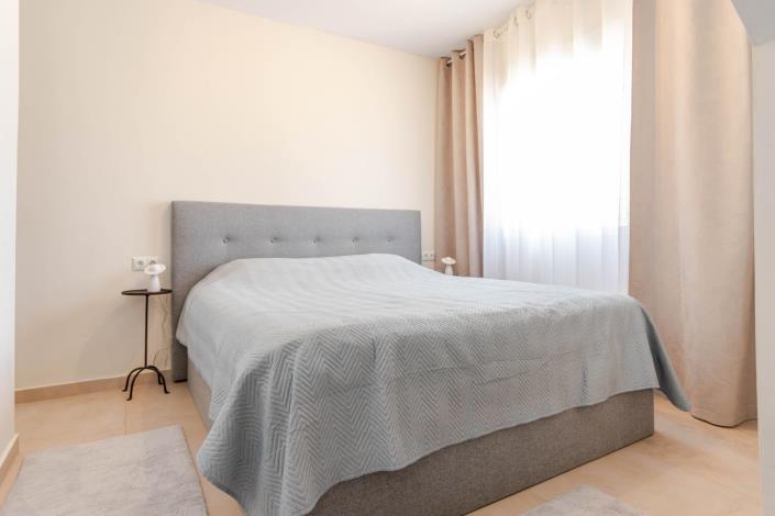 Image No.12-2 Bed Townhouse for sale