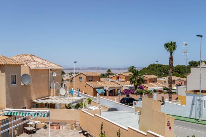 Image No.25-2 Bed Townhouse for sale