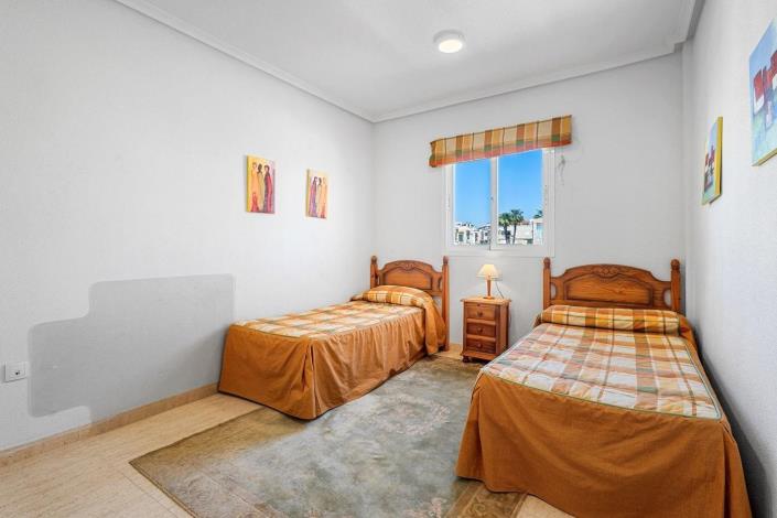 Image No.15-3 Bed Townhouse for sale