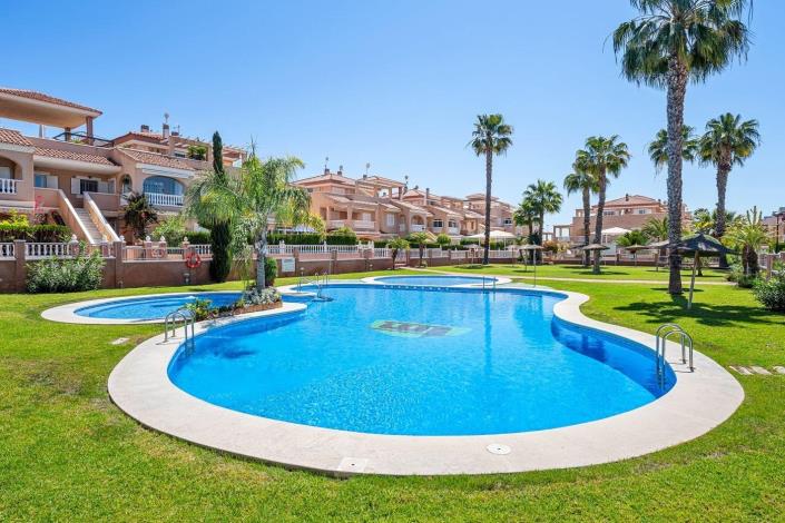 Image No.30-3 Bed Townhouse for sale