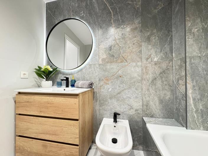 Image No.20-4 Bed Apartment for sale