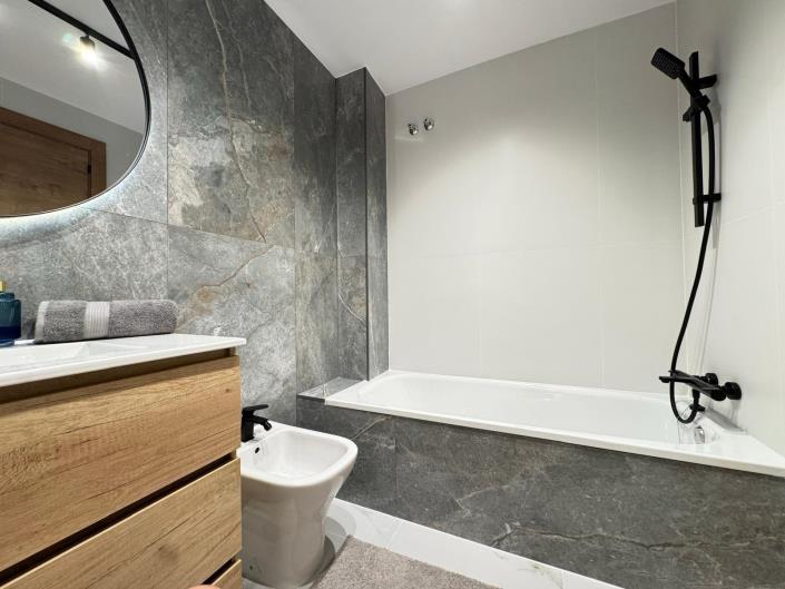 Image No.21-4 Bed Apartment for sale