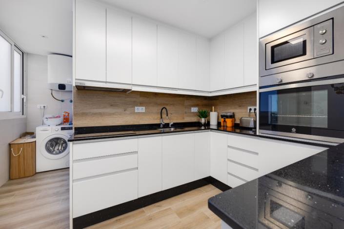 Image No.24-3 Bed Apartment for sale