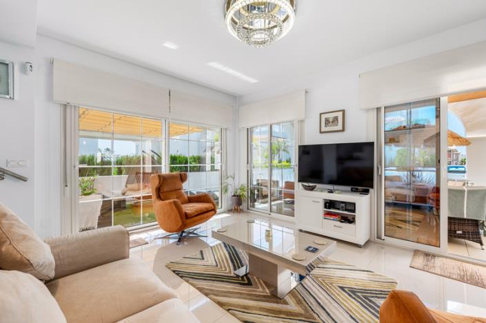 Image No.2-3 Bed Villa for sale