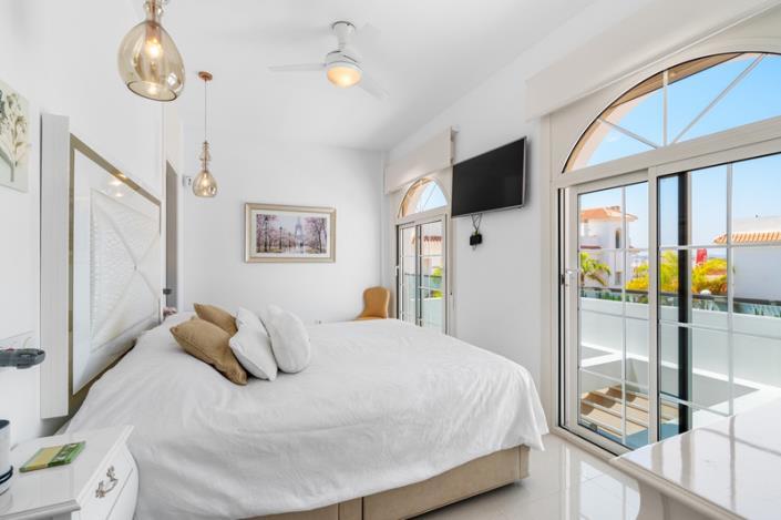 Image No.25-3 Bed Villa for sale