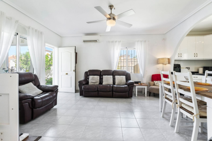 Image No.5-2 Bed Villa / Detached for sale