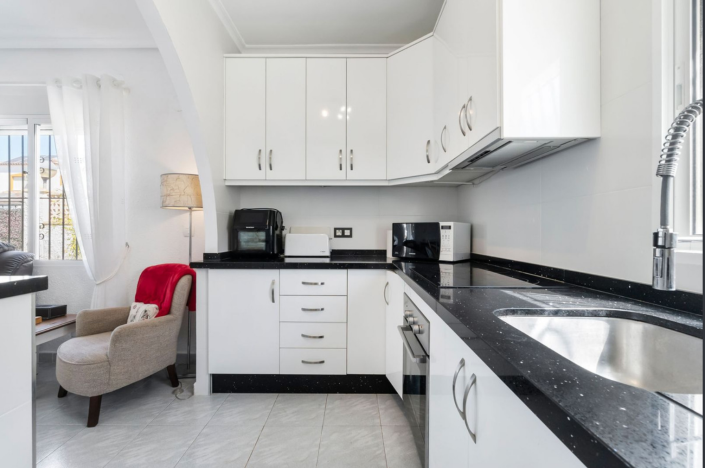 Image No.10-2 Bed Villa / Detached for sale